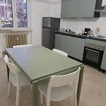 Garibaldi La Piazzetta Lägenhet