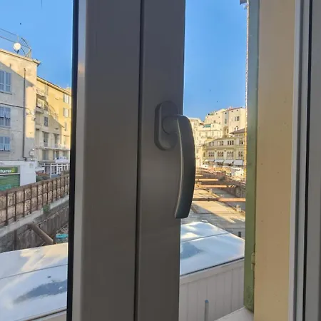Garibaldi La Piazzetta شقة *